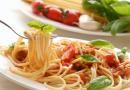 Jak gotować spaghetti z sosem mięsnym