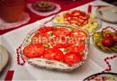 Зашеметяваща многослойна салата „Красная поляна“: много лесна за приготвяне салата